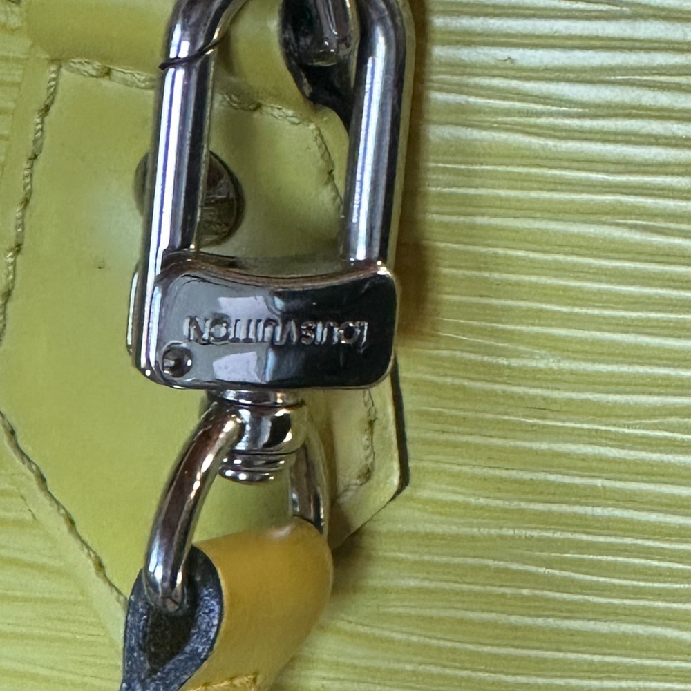 Authentic Louis Vuitton Epi Alma Pm Bag - Picture 4 of 16